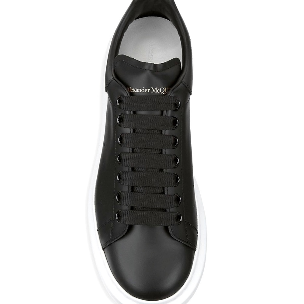Oversized Alexander McQueen sneakers 👟(Authentic)